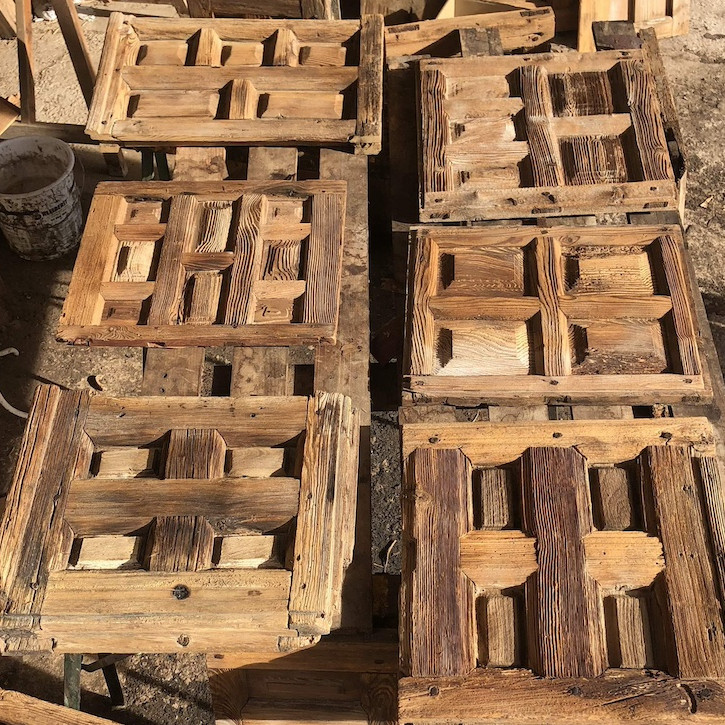 property management Mallorca Sineu wooden pieces